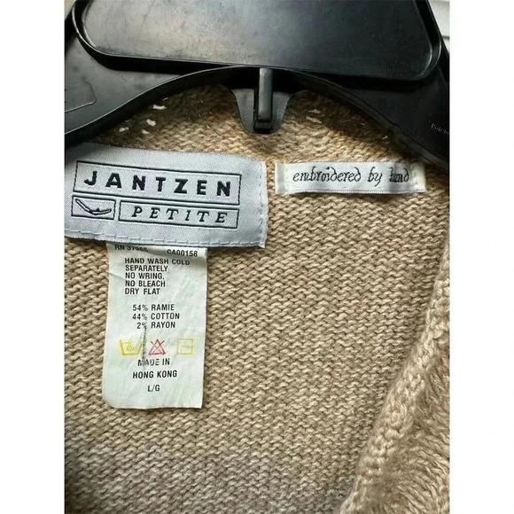 Jantzen Petite Women's L Vintage Floral Hand-Embroidered Sweater - Picture 7 of 7